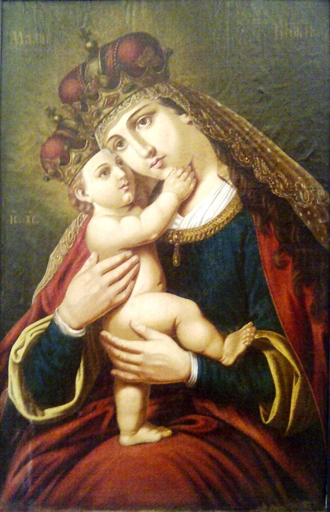 Тази снимка на иконата “Мадоната с Младенеца”, рисувана от прадядо му, д-р Шарков прави в музея “Искра” в Казанлък, където се пази оригиналът. Тя е сред характерните образци на модерната реалистична иконопис.