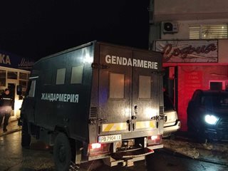 Барикадиралият се бивш полицай от Пловдив се предаде доброволно