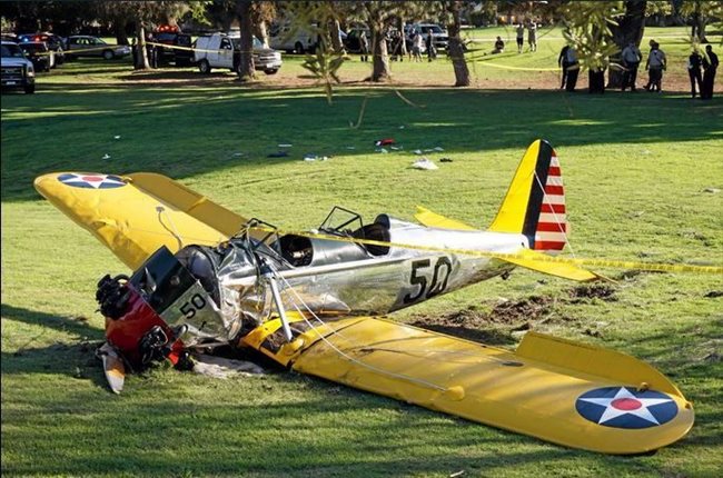 Звездата от "Междузвездни войни" катастрофира със свой самолет от Втората световна.