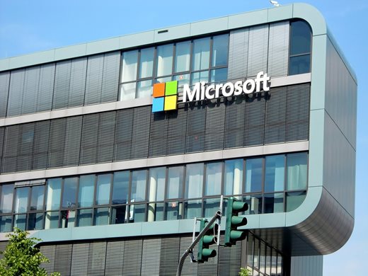 ЕС обвини "Майкрософт" за възможна злоупотреба с "Тиймс" и софтуерни пакети