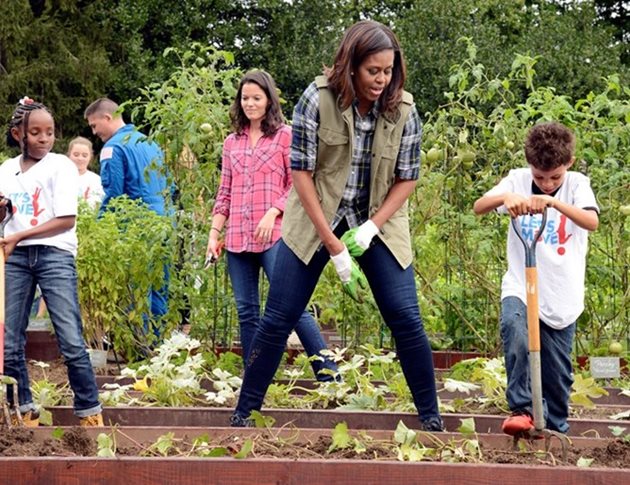 Докато бе първа дама на САЩ, Мишел Обама активно участваше в програма срещу затлъстяването на американските деца. Тя отглеждаше дори зеленчуци в градините на Белия дом.