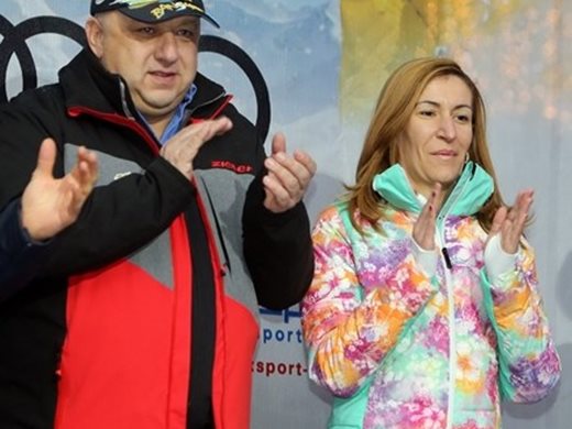 Ангелкова в Банско: Ще работим за нови ски писти и съоръжения, за да гоним нови върхове
