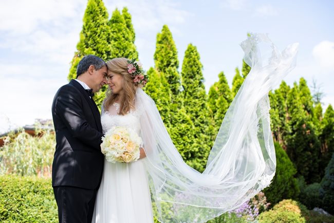 Деси Банова и Росен Плевнелиев се ожениха на 17 юни в тесен семеен кръг.