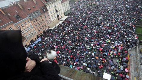 Полша се отказа да забранява абортите