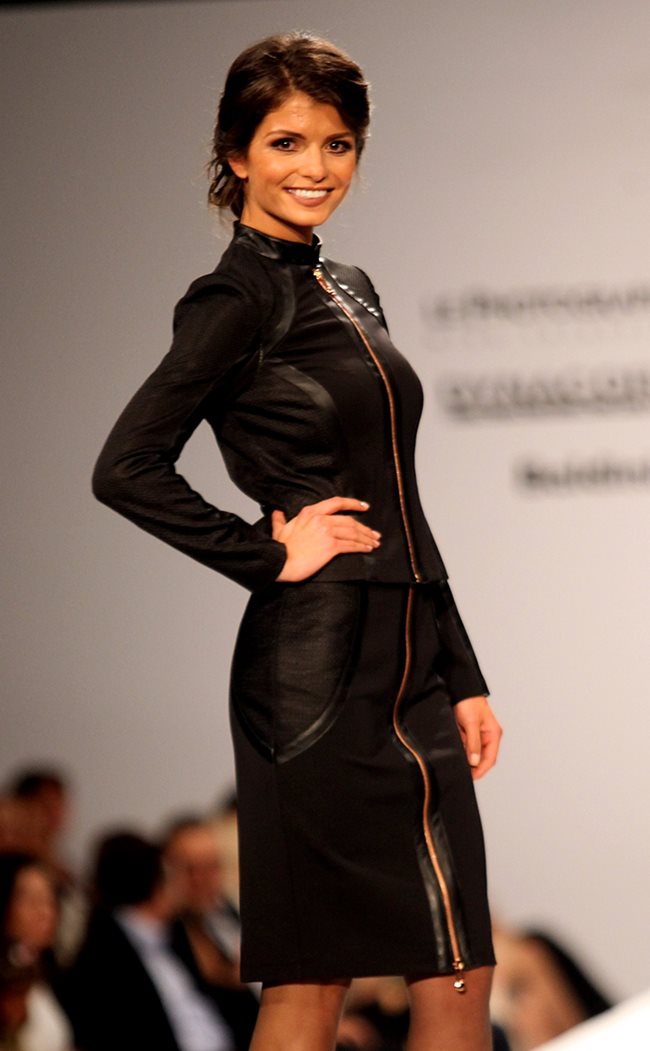 Славена Вътова показа модел от новата колекция на Жени Живкова.