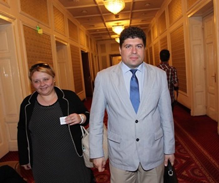 Шефовете на фонд “Земеделие” при тройната коалиция Виолета Александрова и Мирослав Николов били възстановени от съда.