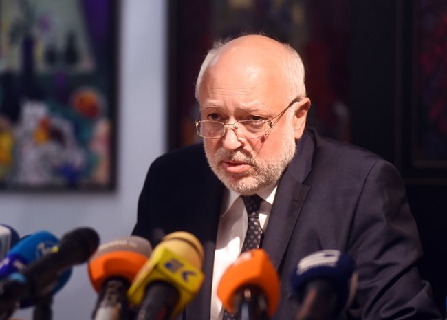 Проф. Велислав Минеков - служебен министър на културата