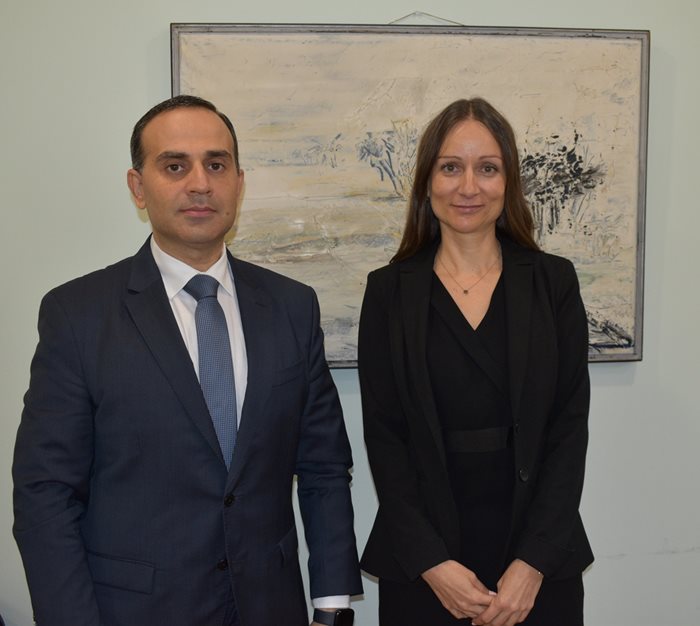 Заместник-министърът на икономиката и индустрията Ирина Щонова разговаря с посланика на Република Азербайджан Н. Пр. Хюсейн Хюсейнов.