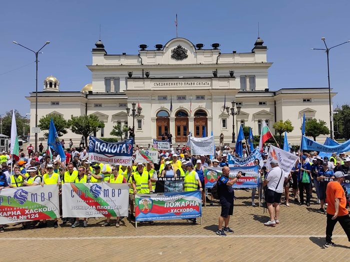 През юли полицаите излязоха на протест с искане за 10% увеличение на заплатите СНИМКА: Георги Кюрпанов-Генк