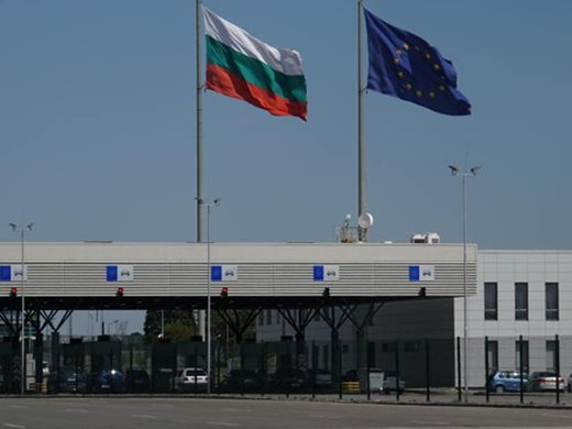 Българските граждани вече ще могат да пътуват до Турция само с лични карти