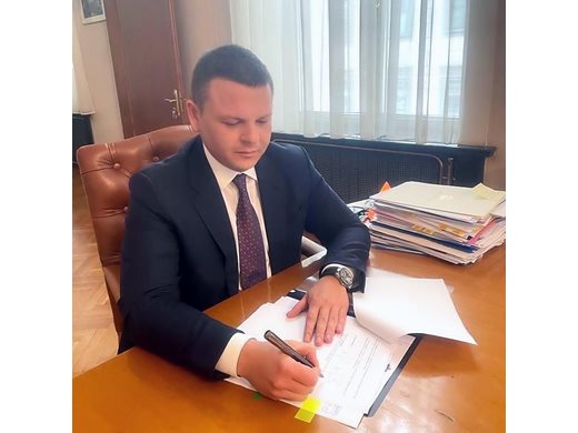 Алексиев подписа за хеликоптери под наем за медицинско спасяване. От средата на юли ще летят