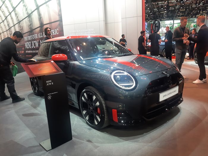 Mini John Cooper Works Е. Снимка: Георги Луканов