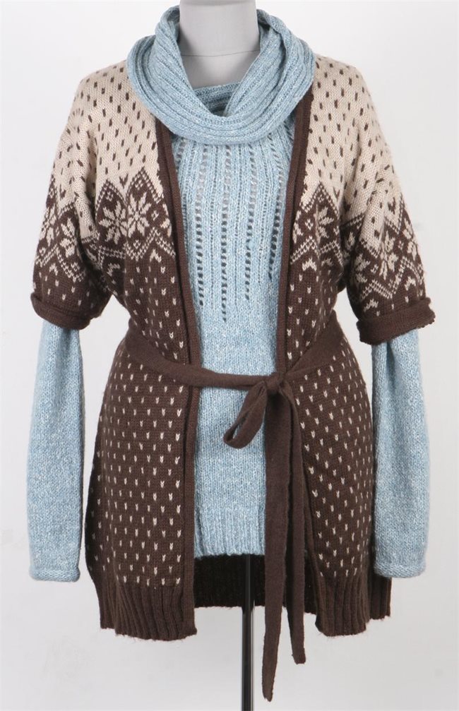 пуловер, Tally Weijl, 49.90 лв. / жилетка, Orsay, 59.90 лв.