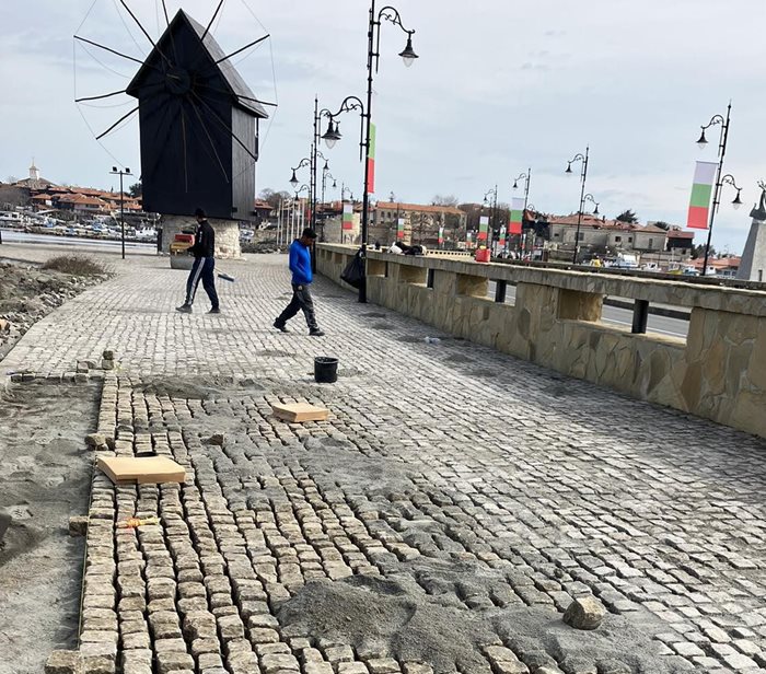 Емблематичният провлак на Несебър ще е  с нов тротоар.