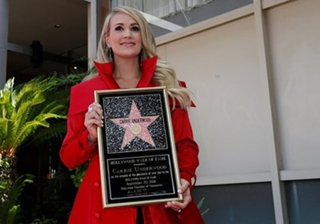 Кънтри певицата Кари Ъндърууд наскоро получи своята звезда на Алеята на славата СНИМКА: Ройтерс