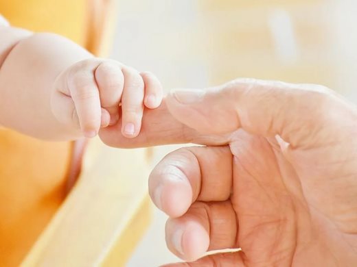 Учени: Майчината кърма помага за успехите на преждевременно родените деца