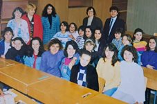 Вижте Мария Габриел като ученичка в езиковата гимназия в Кюстендил