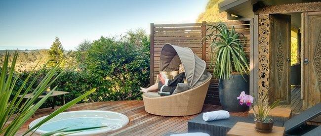 Звездата от “Брилянтин” Оливия Нютън-Джон има бутиков спа хотел в родната Австралия