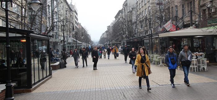 Най-много хора се търсят в хотелите и ресторантите.