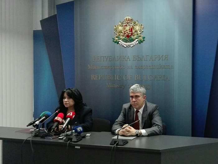 Министърът на енергетиката Теменужка Петкова и изпълнителният директор на “Булгартрансгаз” Владимир Малинов съобщават новините за газовия хъб “Балкан”.