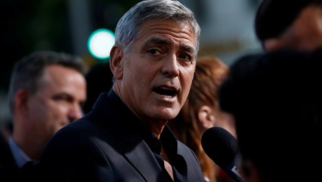 Автомобил блъсна Джордж Клуни