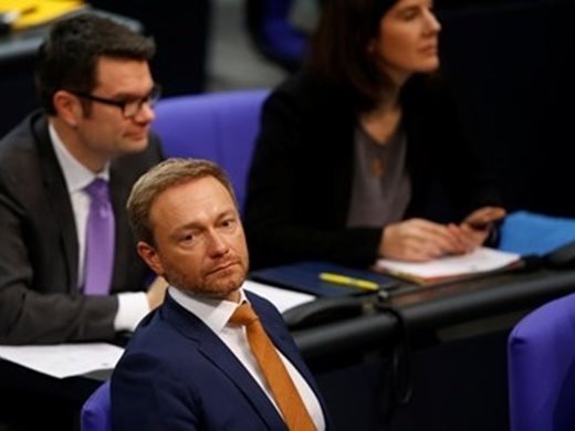 Германия може да си позволи нов пакет помощи от няколко милиарда евро, според финансовия министър
