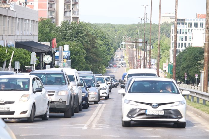 Около една пета от работещите в България пътуват всеки ден до работа в друго населено място.

СНИМКА: “24 ЧАСА”