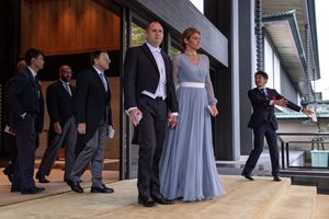 Отново за ръка президентът и съпругата му се появиха в императорския дворец в Япония.