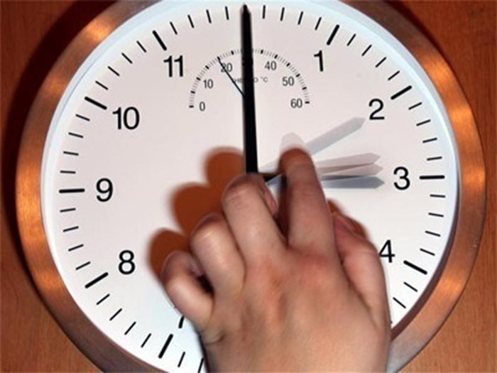 В 4 часа на 29 октомври стрелките на часовниците трябва да бъдат изместени с час назад.