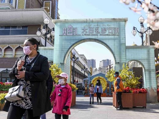 Градове в Китай въвеждат по-дълги уикенди, за да стимулират потреблението и туризма