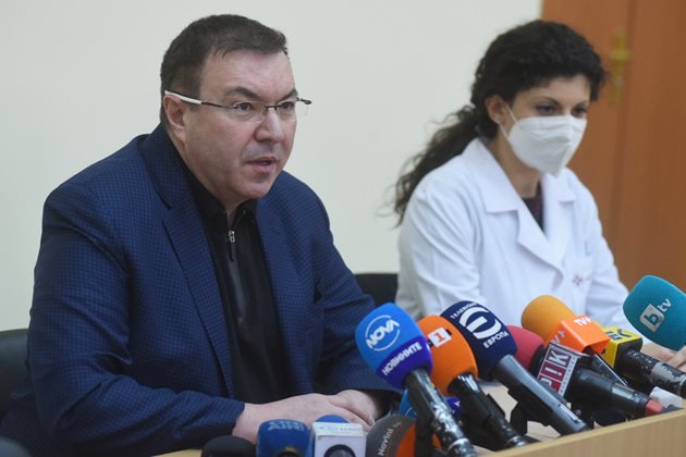 Проф. Костадин Ангелов на брифинг след ваксинацията СНИМКА: Велислав Николов