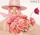 Линда Еванджелиста се завърна на корицата на "Вог" след неупешна козметична процедура
