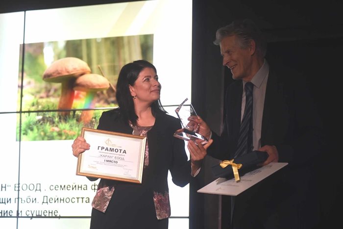 Нуртен Еминчауш получи първият приз за женско предприемачество.