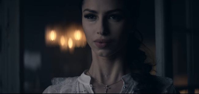 Гимнастичката Цветелина Стоянова в клипа към новата песен на Константин