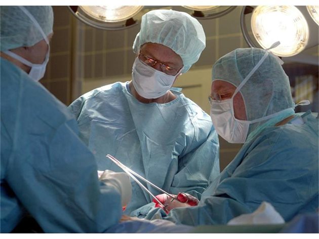 При операцията се изрязват и засегнатите лимфни възли.
СНИМКИ: АВТОРЪТ И ДАК