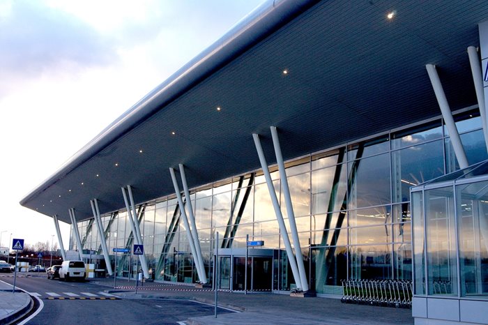 Пътниците на летище София намаляват с над 50% през март заради въведените ограничения в цял свят запади пандемията.