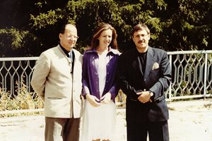 Княз Кардам заедно със съпругата си Мириам и Максим Бехар в Смолян през 1998 г.