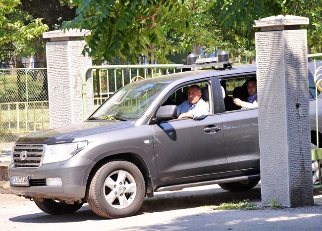 В столицата Борисов често  управлява и Toyota Land Cruiser.