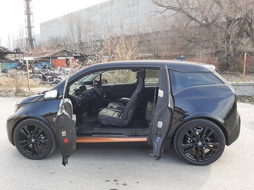 Тест: BMW i3s Edition RoadStyle минава 200 км на ток дори и в студа