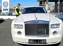 Конфискуваха Rolls-Royce в Италия заради седалки от крокодилска кожа!