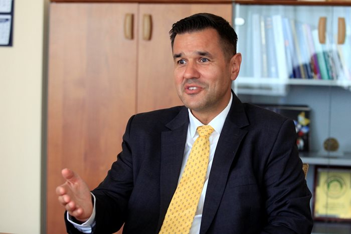 Министърът на икономиката и индустрията Никола Стоянов е вносител на промените в правилника

СНИМКА: “24 ЧАСА