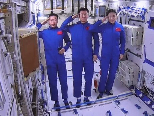 След два месеца в космоса - резултатите на китайския екипаж на Шънджоу-14