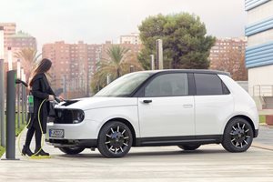 Нова жертва на SUV модата: малкият чаровник Honda e