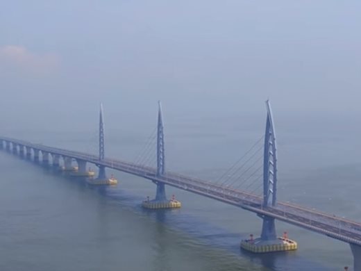 Китай открива най-големия мост на света (Видео, снимки)