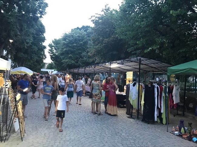 Фестивалът на занаятите е сред най-посещаваните събития в календара на община Царево.