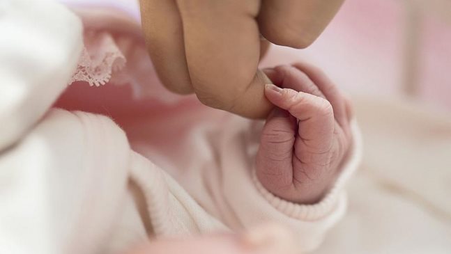 Бебе на половин годинка сред заразените във Варна