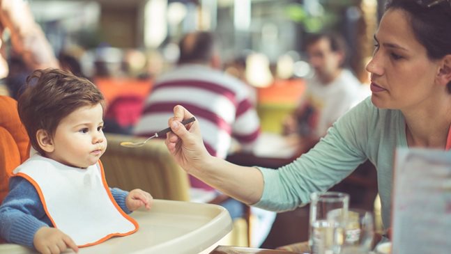 Какво трябва да знаете, ако отивате на ресторант с бебе