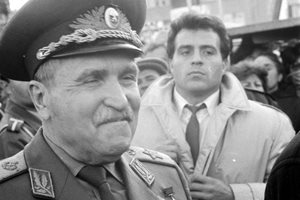 Добри Джуров на организирания от БКП митинг на 17.11.1989 г.