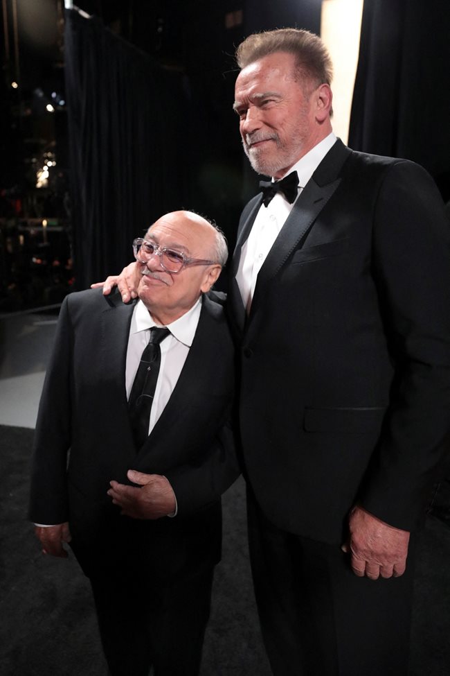 Актьорите от комедийния филм "Близнаци" от 1988 г. Арнолд Шварценегер и Дани Де Вито отново застанаха един до друг, след като представиха победителя в категориите "най-добри визуални ефекти" и "най-добър монтаж".