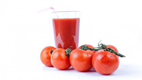 Детоксикиращо средство с доматен сок, чесън и куркума